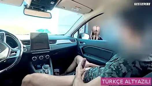 Bir aldatılan adam, halka açık bir otoparkta bana karısını teklif etti.